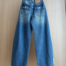 🛒𝐍𝐄𝐖 · 𝟐𝟎𝟐6/爆款现货 【原单品质】P*|26新款撞色明线刺绣镰刀式牛仔裤 倒三角铁牌系列款 气质女神必入 🛒𝐍𝐄𝐖 · 𝟐𝟎𝟐6/爆款现货 【原单品质】P*|26新款撞色明线刺绣镰刀式牛仔裤 倒三角铁牌系列款 气质女神必入