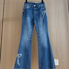 🛒𝐍𝐄𝐖 · 𝟐𝟎𝟐6/爆款现货 【秋冬新款】设计师|蝴蝶结烫钻微喇牛仔裤 采用高端定制面料,牛仔穿起来非常舒适,常规设 🛒𝐍𝐄𝐖 · 𝟐𝟎𝟐6/爆款现货 【秋冬新款】设计师|蝴蝶结烫钻微喇牛仔裤 采用高端定制面料,牛仔穿起来非常舒适,常规设