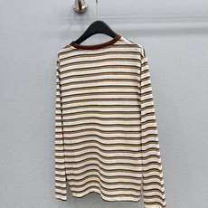 🛒𝐍𝐄𝐖 · 𝟐𝟎𝟐6/爆款现货 【原单品质】 小众|2026新款撞色图文印花长袖上衣 高订面料,减龄百搭版型 ,上身 🛒𝐍𝐄𝐖 · 𝟐𝟎𝟐6/爆款现货 【原单品质】 小众|2026新款撞色图文印花长袖上衣 高订面料,减龄百搭版型 ,上身