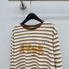 🛒𝐍𝐄𝐖 · 𝟐𝟎𝟐6/爆款现货 【原单品质】 小众|2026新款撞色图文印花长袖上衣 高订面料,减龄百搭版型 ,上身 🛒𝐍𝐄𝐖 · 𝟐𝟎𝟐6/爆款现货 【原单品质】 小众|2026新款撞色图文印花长袖上衣 高订面料,减龄百搭版型 ,上身