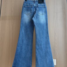 🛒𝐍𝐄𝐖 · 𝟐𝟎𝟐6/爆款现货 【秋冬新款】设计师|经典图文烫钻微喇牛仔裤 采用高端定制面料,牛仔穿起来非常舒适, 🛒𝐍𝐄𝐖 · 𝟐𝟎𝟐6/爆款现货 【秋冬新款】设计师|经典图文烫钻微喇牛仔裤 采用高端定制面料,牛仔穿起来非常舒适,