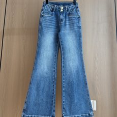 🛒𝐍𝐄𝐖 · 𝟐𝟎𝟐6/爆款现货 【秋冬新款】设计师|经典图文烫钻微喇牛仔裤 采用高端定制面料,牛仔穿起来非常舒适, 🛒𝐍𝐄𝐖 · 𝟐𝟎𝟐6/爆款现货 【秋冬新款】设计师|经典图文烫钻微喇牛仔裤 采用高端定制面料,牛仔穿起来非常舒适,