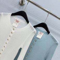 🛒𝐍𝐄𝐖 · 𝟐𝟎𝟐6/爆款现货 【原单品质】小众|2026新款针织开衫两件套 订制纱线,名媛气质风拿捏得恰到好处,版型 🛒𝐍𝐄𝐖 · 𝟐𝟎𝟐6/爆款现货 【原单品质】小众|2026新款针织开衫两件套 订制纱线,名媛气质风拿捏得恰到好处,版型