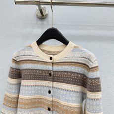 🛒𝐍𝐄𝐖 · 𝟐𝟎𝟐6/爆款现货 【原单品质】小众|2026早秋新款法式羊毛🦙撞色针织开衫 高订纱线,柔软亲肤,百搭版型 🛒𝐍𝐄𝐖 · 𝟐𝟎𝟐6/爆款现货 【原单品质】小众|2026早秋新款法式羊毛🦙撞色针织开衫 高订纱线,柔软亲肤,百搭版型