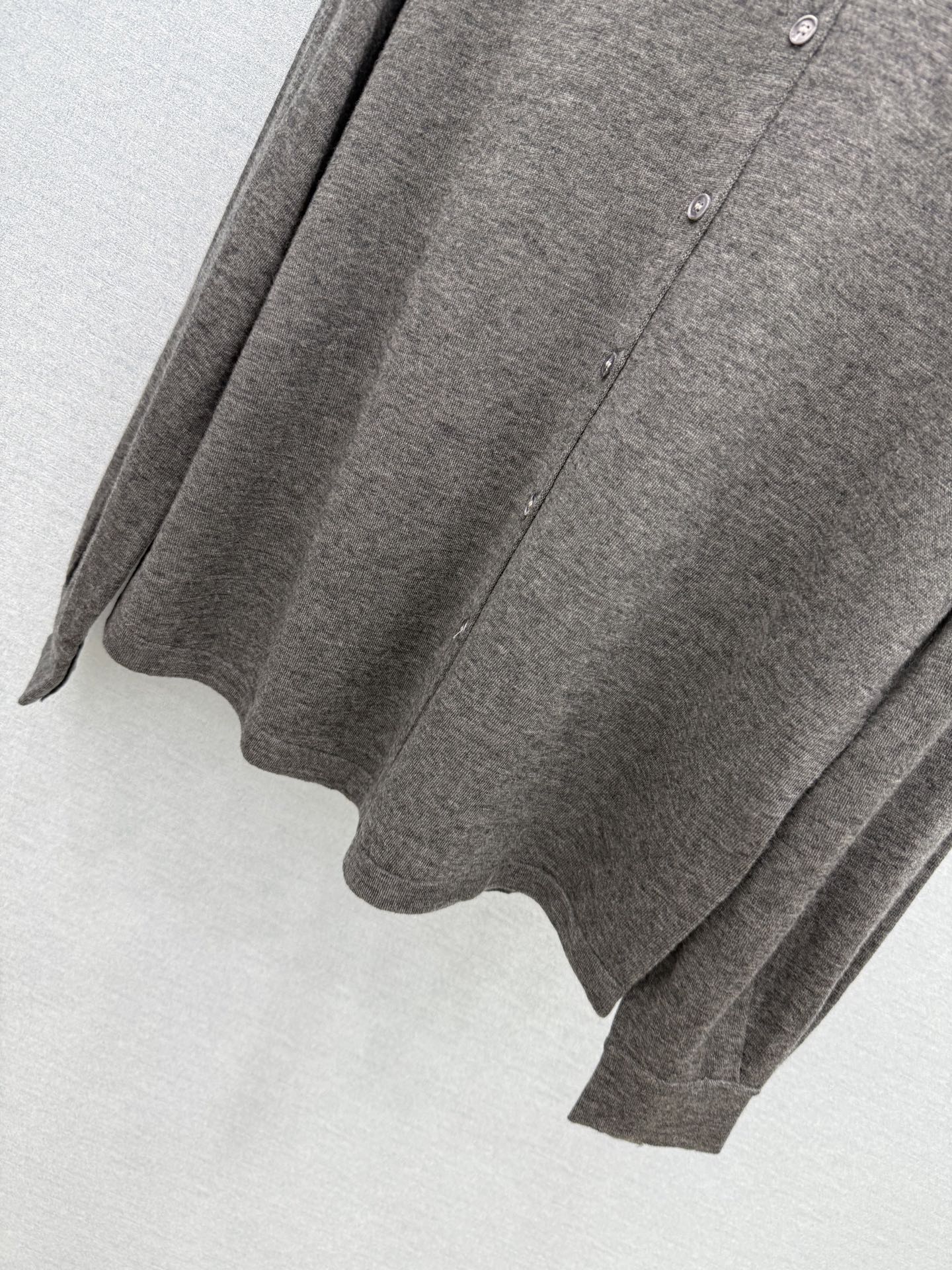 🛒𝐍𝐄𝐖 · 𝟐𝟎𝟐6/爆款现货 【原单品质】小众|2026早秋新款桑蚕丝混羊毛🦙翻领针织衫 高订纱线,柔软亲肤,百搭版 🛒𝐍𝐄𝐖 · 𝟐𝟎𝟐6/爆款现货 【原单品质】小众|2026早秋新款桑蚕丝混羊毛🦙翻领针织衫 高订纱线,柔软亲肤,百搭版
