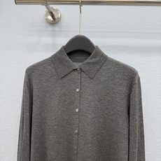 🛒𝐍𝐄𝐖 · 𝟐𝟎𝟐6/爆款现货 【原单品质】小众|2026早秋新款桑蚕丝混羊毛🦙翻领针织衫 高订纱线,柔软亲肤,百搭版 🛒𝐍𝐄𝐖 · 𝟐𝟎𝟐6/爆款现货 【原单品质】小众|2026早秋新款桑蚕丝混羊毛🦙翻领针织衫 高订纱线,柔软亲肤,百搭版