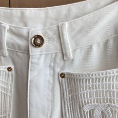 🛒𝐍𝐄𝐖 · 𝟐𝟎𝟐6/爆款现货 【秋冬新款】Ch*|定制网格小香风钩花口袋牛仔裤 采用高端定制面料,牛仔穿起来非常舒 🛒𝐍𝐄𝐖 · 𝟐𝟎𝟐6/爆款现货 【秋冬新款】Ch*|定制网格小香风钩花口袋牛仔裤 采用高端定制面料,牛仔穿起来非常舒