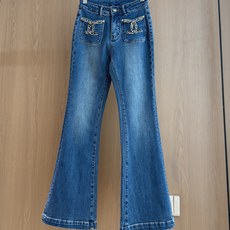 🛒𝐍𝐄𝐖 · 𝟐𝟎𝟐6/爆款现货 【秋冬新款】Ch*|小香风双口袋编织双C微喇牛仔裤 采用高端定制面料,牛仔穿起来非常舒 🛒𝐍𝐄𝐖 · 𝟐𝟎𝟐6/爆款现货 【秋冬新款】Ch*|小香风双口袋编织双C微喇牛仔裤 采用高端定制面料,牛仔穿起来非常舒
