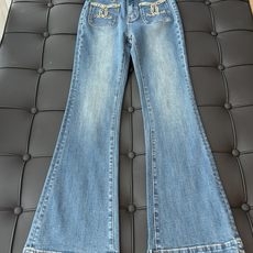 🛒𝐍𝐄𝐖 · 𝟐𝟎𝟐6/爆款现货 【秋冬新款】Ch*|小香风双口袋编织双C微喇牛仔裤 采用高端定制面料,牛仔穿起来非常舒 🛒𝐍𝐄𝐖 · 𝟐𝟎𝟐6/爆款现货 【秋冬新款】Ch*|小香风双口袋编织双C微喇牛仔裤 采用高端定制面料,牛仔穿起来非常舒