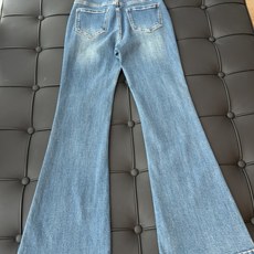 🛒𝐍𝐄𝐖 · 𝟐𝟎𝟐6/爆款现货 【秋冬新款】Ch*|小香风双口袋编织双C微喇牛仔裤 采用高端定制面料,牛仔穿起来非常舒 🛒𝐍𝐄𝐖 · 𝟐𝟎𝟐6/爆款现货 【秋冬新款】Ch*|小香风双口袋编织双C微喇牛仔裤 采用高端定制面料,牛仔穿起来非常舒