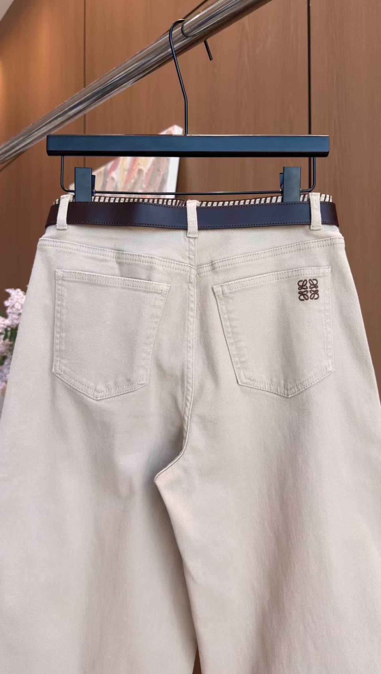 🛒𝐍𝐄𝐖 · 𝟐𝟎𝟐6/爆款现货 【秋冬新款】Lo*｜定制手工撞色拉线牛仔裤  配订制专属腰带 采用高端定制面料，牛仔穿