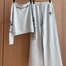 🛒𝐍𝐄𝐖 · 𝟐𝟎𝟐6/爆款现货 【秋冬上新】设计师|26新品休闲套装! 高端定制一字领印花上衣 搭配松紧腰抽绳长裤 极 🛒𝐍𝐄𝐖 · 𝟐𝟎𝟐6/爆款现货 【秋冬上新】设计师|26新品休闲套装! 高端定制一字领印花上衣 搭配松紧腰抽绳长裤 极