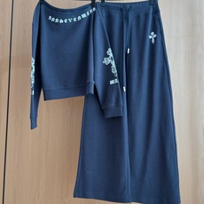 🛒𝐍𝐄𝐖 · 𝟐𝟎𝟐6/爆款现货 【秋冬上新】设计师|26新品休闲套装! 高端定制一字领印花上衣 搭配松紧腰抽绳长裤 极 🛒𝐍𝐄𝐖 · 𝟐𝟎𝟐6/爆款现货 【秋冬上新】设计师|26新品休闲套装! 高端定制一字领印花上衣 搭配松紧腰抽绳长裤 极