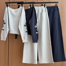 🛒𝐍𝐄𝐖 · 𝟐𝟎𝟐6/爆款现货 【秋冬上新】设计师|26新品休闲套装! 高端定制一字领印花上衣 搭配松紧腰抽绳长裤 极 🛒𝐍𝐄𝐖 · 𝟐𝟎𝟐6/爆款现货 【秋冬上新】设计师|26新品休闲套装! 高端定制一字领印花上衣 搭配松紧腰抽绳长裤 极