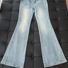 🛒𝐍𝐄𝐖 · 𝟐𝟎𝟐6/爆款现货 【秋冬新款】设计师|撞色字母刺绣微喇牛仔裤 采用高端定制面料,牛仔穿起来非常舒适,常规 🛒𝐍𝐄𝐖 · 𝟐𝟎𝟐6/爆款现货 【秋冬新款】设计师|撞色字母刺绣微喇牛仔裤 采用高端定制面料,牛仔穿起来非常舒适,常规