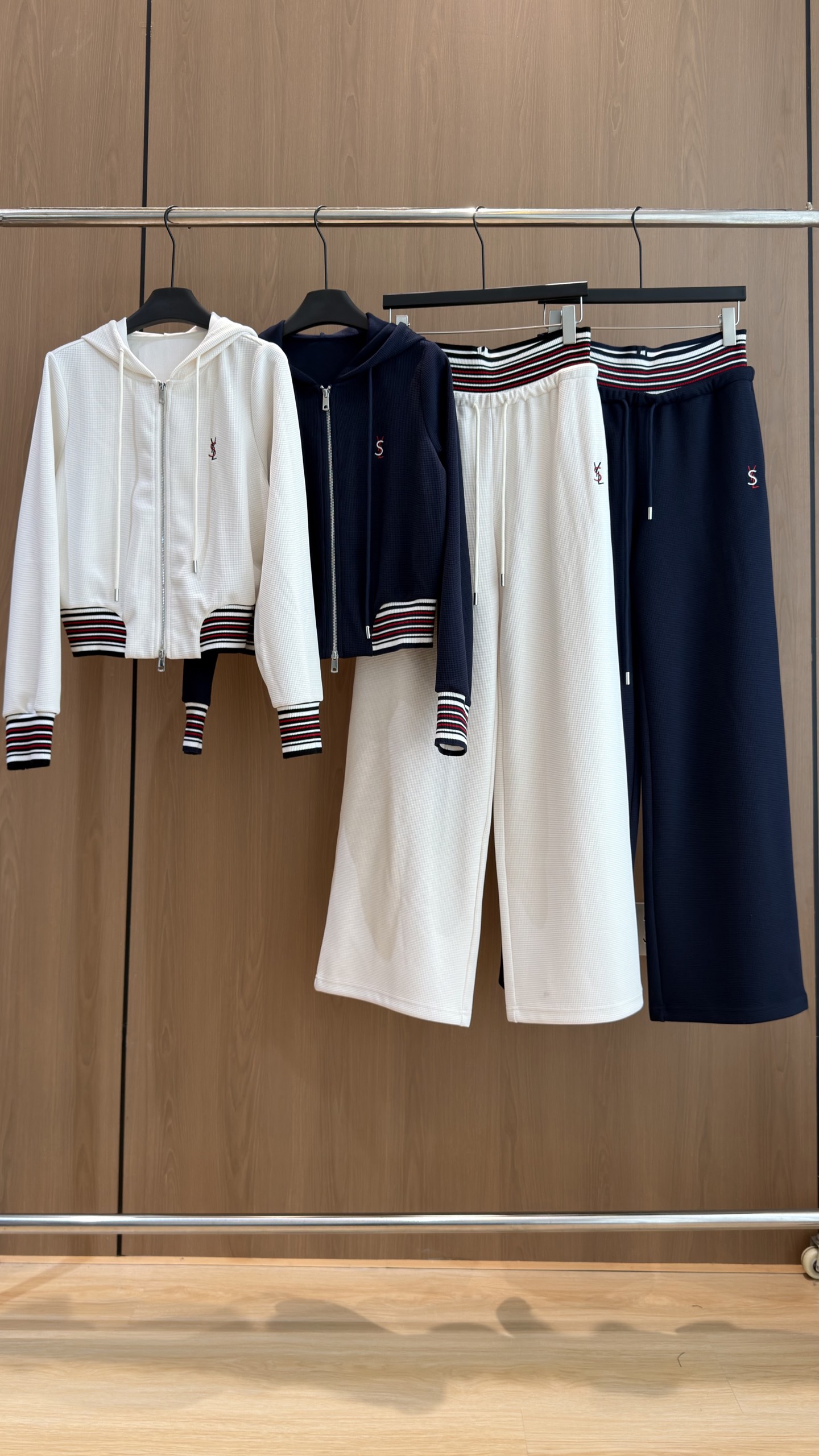 🛒𝐍𝐄𝐖 · 𝟐𝟎𝟐6/爆款现货 【秋冬上新】Ys*｜26新品经典织带外套长裤套装！ 高端定制刺绣双拉链上衣  搭配松弛
