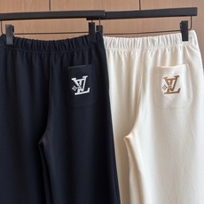 🛒𝐍𝐄𝐖 · 𝟐𝟎𝟐6/爆款现货 【秋冬上新】Lou*|26新品经典撞色老花外套长裤套装! 高端定制印花拼接双拉链上衣 🛒𝐍𝐄𝐖 · 𝟐𝟎𝟐6/爆款现货 【秋冬上新】Lou*|26新品经典撞色老花外套长裤套装! 高端定制印花拼接双拉链上衣