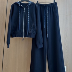 🛒𝐍𝐄𝐖 · 𝟐𝟎𝟐6/爆款现货 【秋冬上新】Lou*|26新品经典撞色老花外套长裤套装! 高端定制印花拼接双拉链上衣 🛒𝐍𝐄𝐖 · 𝟐𝟎𝟐6/爆款现货 【秋冬上新】Lou*|26新品经典撞色老花外套长裤套装! 高端定制印花拼接双拉链上衣
