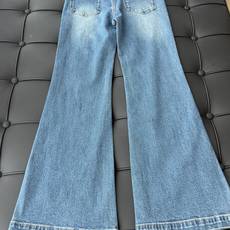 🛒𝐍𝐄𝐖 · 𝟐𝟎𝟐6/爆款现货 【秋冬新款】Ch*|小香风链条装饰微喇牛仔裤 采用高端定制面料,牛仔穿起来非常舒适,常 🛒𝐍𝐄𝐖 · 𝟐𝟎𝟐6/爆款现货 【秋冬新款】Ch*|小香风链条装饰微喇牛仔裤 采用高端定制面料,牛仔穿起来非常舒适,常