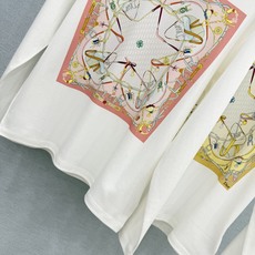 🛒𝐍𝐄𝐖 · 𝟐𝟎𝟐6/爆款现货 【原单品质】 Di*|2026新款印花长袖T恤 高订面料,减龄百搭版型 ,上身的触感 🛒𝐍𝐄𝐖 · 𝟐𝟎𝟐6/爆款现货 【原单品质】 Di*|2026新款印花长袖T恤 高订面料,减龄百搭版型 ,上身的触感