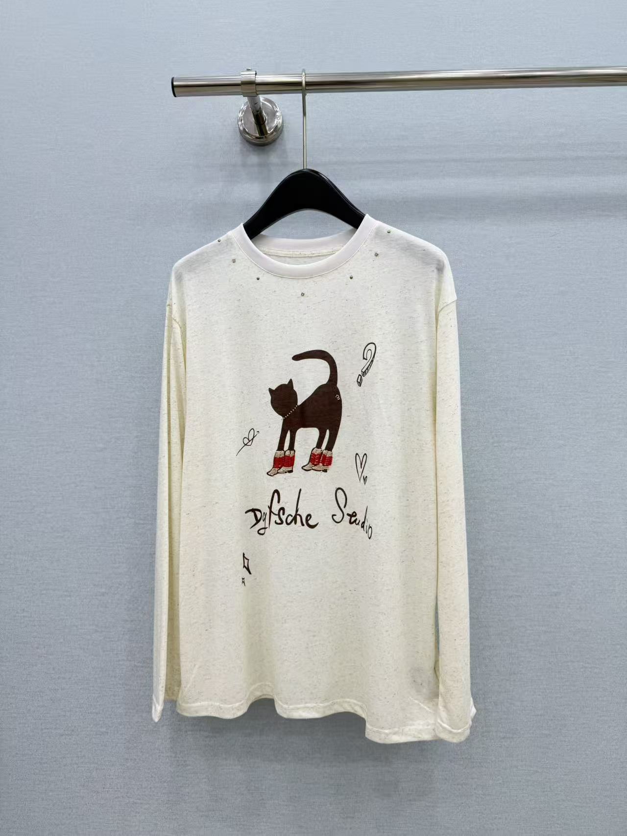 🛒𝐍𝐄𝐖 · 𝟐𝟎𝟐6/爆款现货 【原单品质】 小众*｜2026新款印花订珠长袖T恤 高订面料，减龄百搭版型  ，上身的
