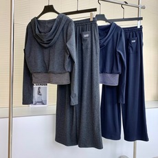 🛒𝐍𝐄𝐖 · 𝟐𝟎𝟐6/爆款现货 【秋冬上新】小众|26新品经典假两件拼接带帽长裤套装! 高端定制贴布绣套头上衣 搭配 🛒𝐍𝐄𝐖 · 𝟐𝟎𝟐6/爆款现货 【秋冬上新】小众|26新品经典假两件拼接带帽长裤套装! 高端定制贴布绣套头上衣 搭配