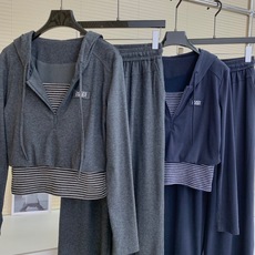 🛒𝐍𝐄𝐖 · 𝟐𝟎𝟐6/爆款现货 【秋冬上新】小众|26新品经典假两件拼接带帽长裤套装! 高端定制贴布绣套头上衣 搭配 🛒𝐍𝐄𝐖 · 𝟐𝟎𝟐6/爆款现货 【秋冬上新】小众|26新品经典假两件拼接带帽长裤套装! 高端定制贴布绣套头上衣 搭配