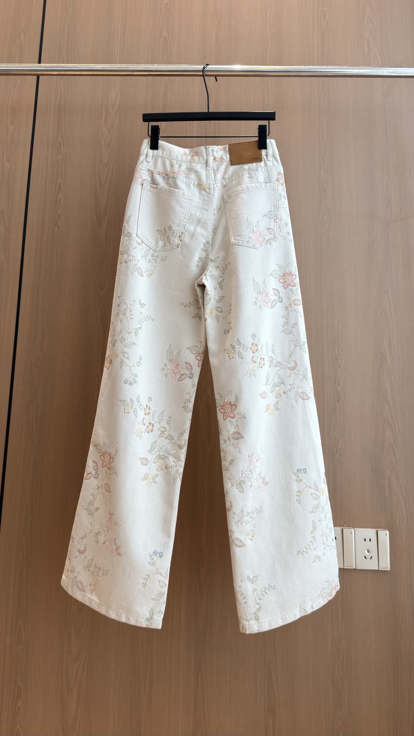 🛒𝐍𝐄𝐖 · 𝟐𝟎𝟐6/爆款现货 【秋冬上新】设计师｜26新款提花直筒牛仔裤 爆单款  气质女神必入  定制专属图文 高