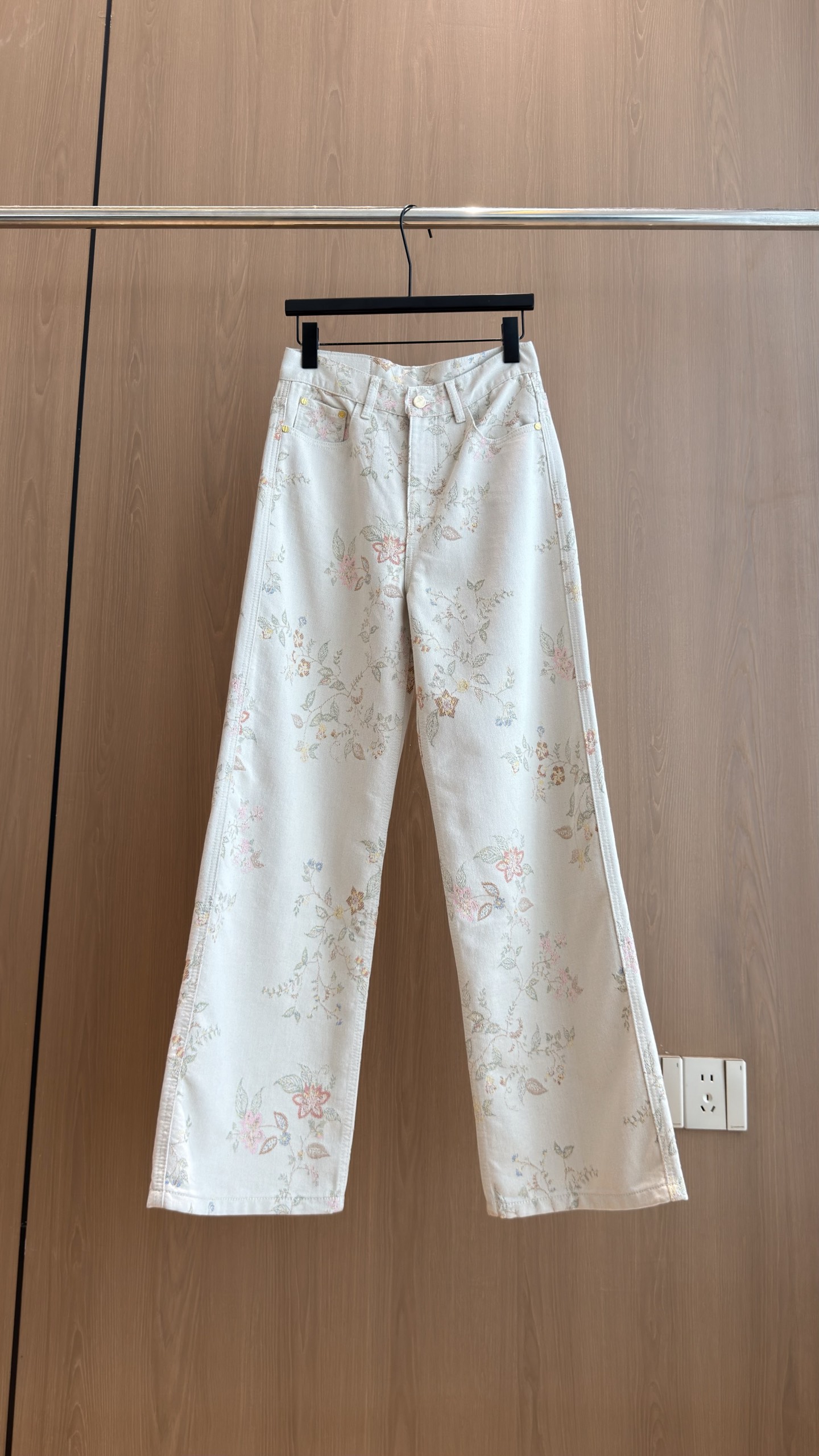 🛒𝐍𝐄𝐖 · 𝟐𝟎𝟐6/爆款现货 【秋冬上新】设计师｜26新款提花直筒牛仔裤 爆单款  气质女神必入  定制专属图文 高