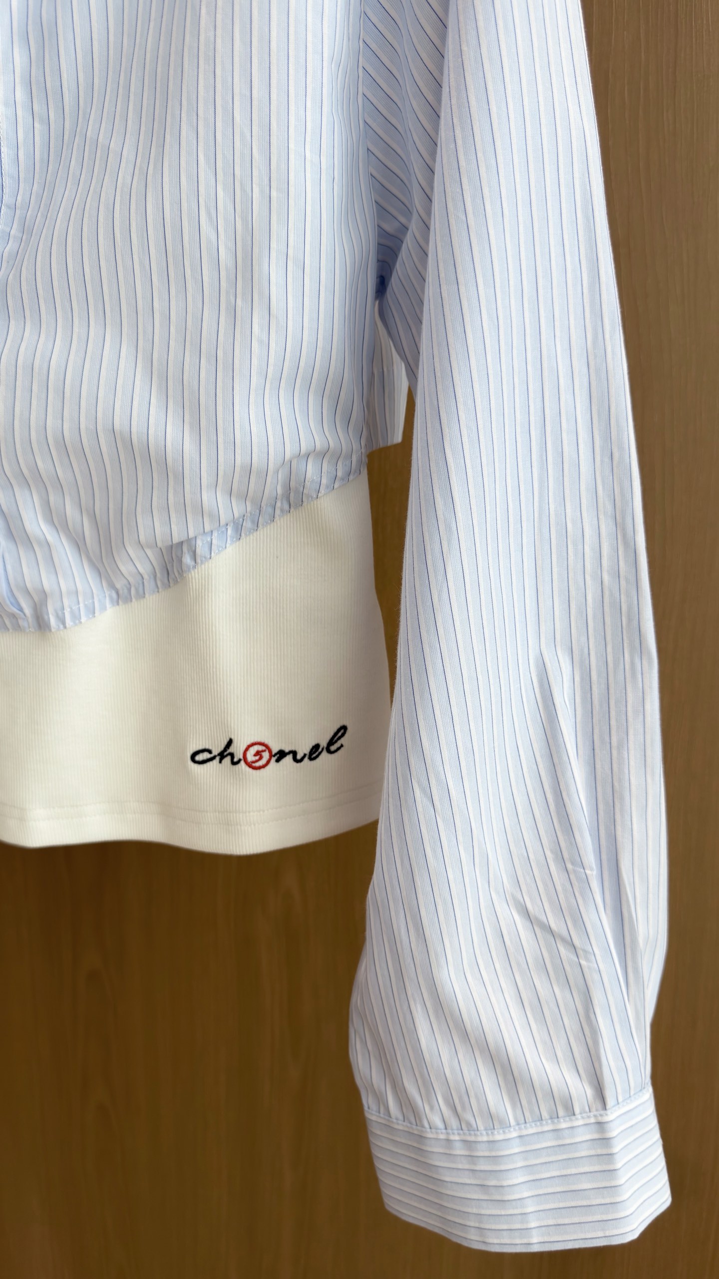 🛒𝐍𝐄𝐖 · 𝟐𝟎𝟐6/爆款现货 【秋冬上新】Ch*｜2026新品撞色刺绣假两件拼接衬衫  定制YB棉质材质  刺绣双C