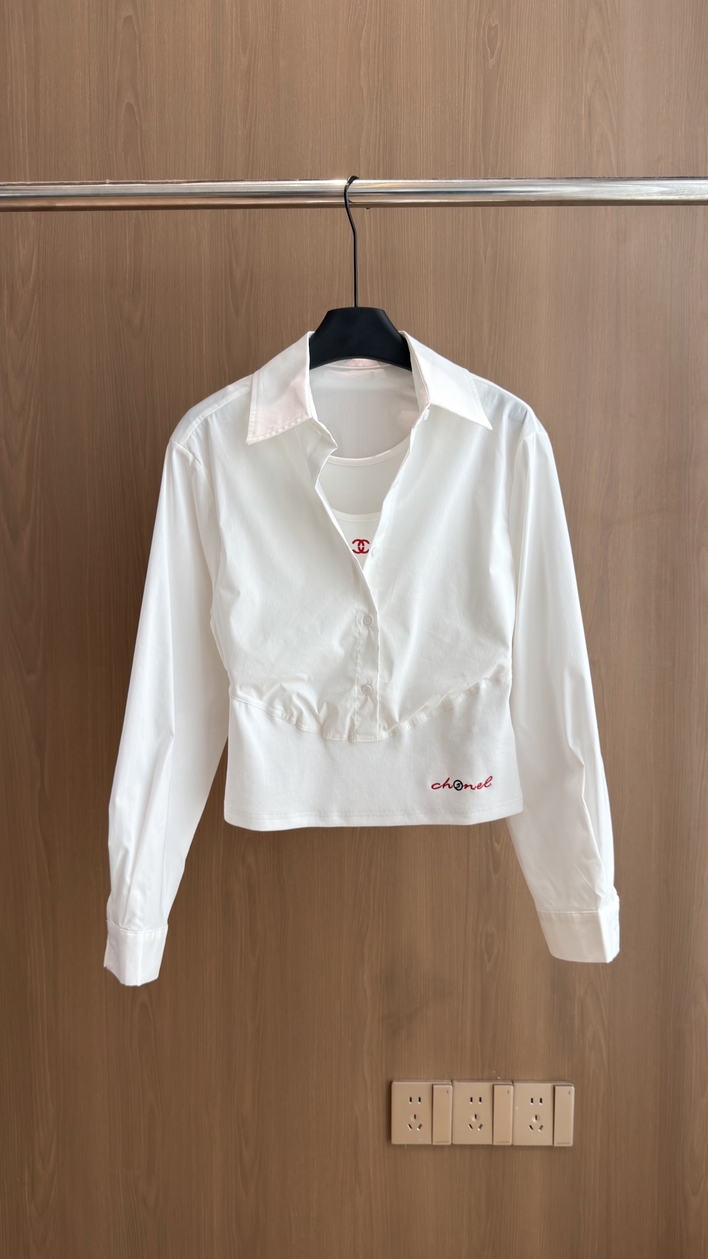 🛒𝐍𝐄𝐖 · 𝟐𝟎𝟐6/爆款现货 【秋冬上新】Ch*｜2026新品撞色刺绣假两件拼接衬衫  定制YB棉质材质  刺绣双C