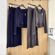 🛒𝐍𝐄𝐖 · 𝟐𝟎𝟐6/爆款现货 【秋冬上新】小众|26新品经典双拉链带帽长裤套装! 高端定制印花外套上衣 搭配松弛感 🛒𝐍𝐄𝐖 · 𝟐𝟎𝟐6/爆款现货 【秋冬上新】小众|26新品经典双拉链带帽长裤套装! 高端定制印花外套上衣 搭配松弛感