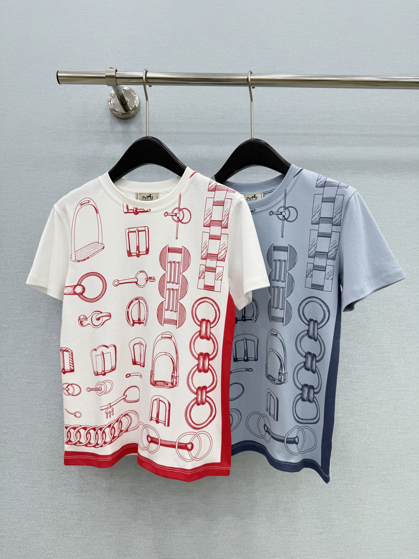 🛒𝐍𝐄𝐖 · 𝟐𝟎𝟐6/爆款现货 【原单品质】Her*｜2026新款印花T恤 高订面料，百搭版型  ，上身的触感谁穿谁知