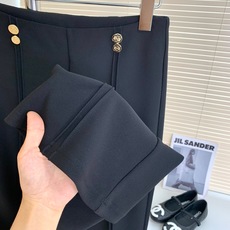 🛒𝐍𝐄𝐖 · 𝟐𝟎𝟐6/爆款现货 【秋冬上新】小众|26早秋新品扣子装饰微喇休闲裤! 定制版型 极简主义法式优雅的气 🛒𝐍𝐄𝐖 · 𝟐𝟎𝟐6/爆款现货 【秋冬上新】小众|26早秋新品扣子装饰微喇休闲裤! 定制版型 极简主义法式优雅的气