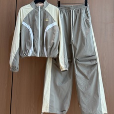 🛒𝐍𝐄𝐖 · 𝟐𝟎𝟐5/爆款现货 【秋冬上新】Ch*|轻奢撞色运动套装|简约不费力的高级感【⚠️高版本】 今年超火的轻运 🛒𝐍𝐄𝐖 · 𝟐𝟎𝟐5/爆款现货 【秋冬上新】Ch*|轻奢撞色运动套装|简约不费力的高级感【⚠️高版本】 今年超火的轻运