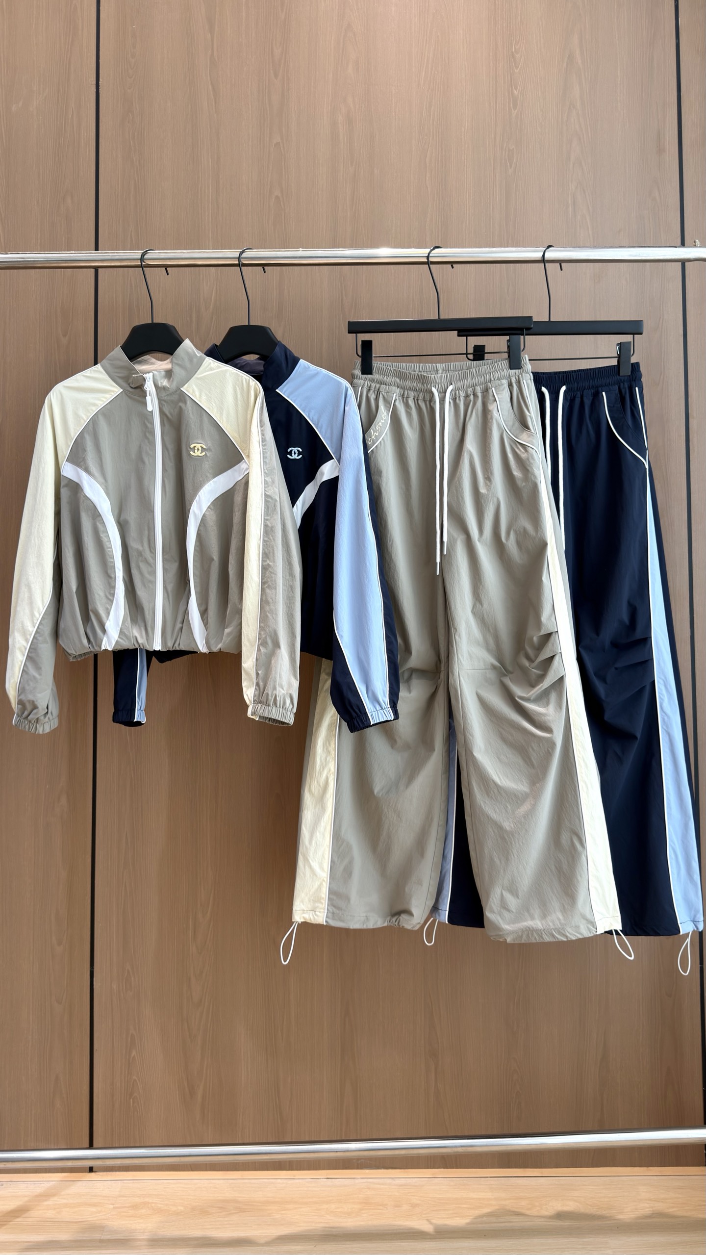 🛒𝐍𝐄𝐖 · 𝟐𝟎𝟐5/爆款现货 【秋冬上新】Ch*｜轻奢撞色运动套装｜简约不费力的高级感【⚠️高版本】 今年超火的轻运