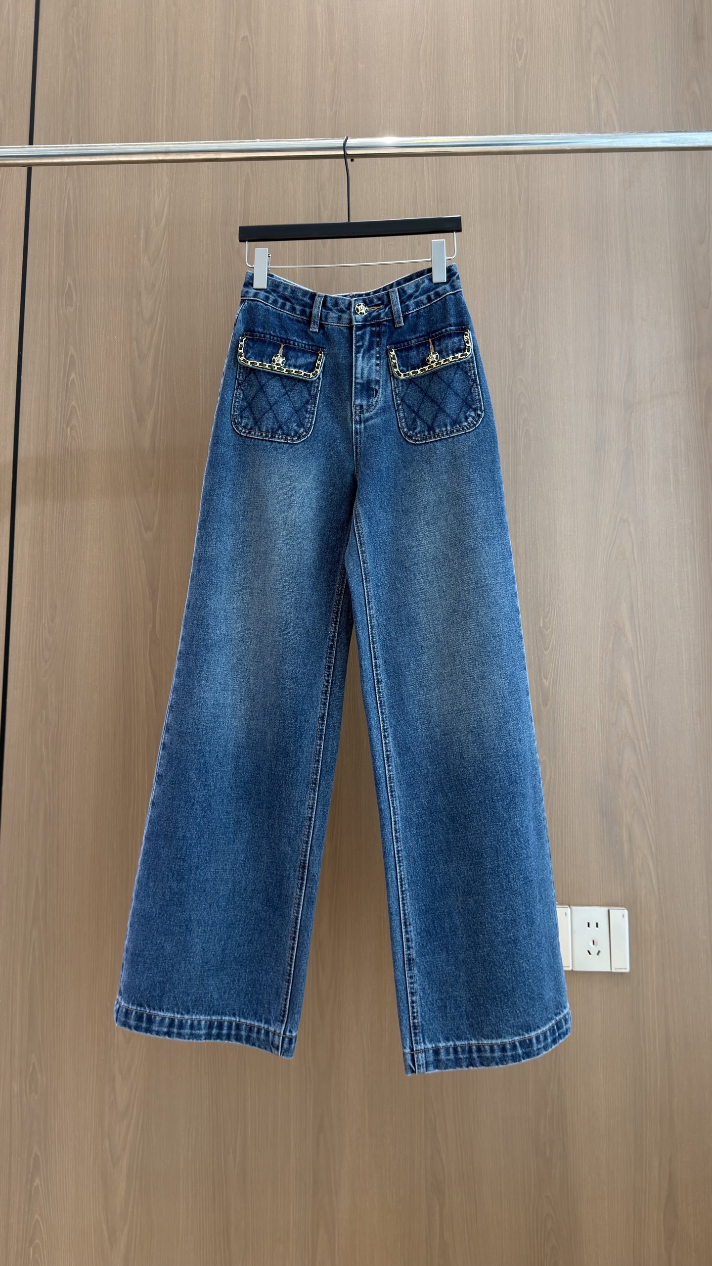 🛒𝐍𝐄𝐖 · 𝟐𝟎𝟐6/爆款现货 【秋冬上新】设计师｜26新款链条口袋直筒牛仔裤 爆单款  气质女神必入  定制专属图案