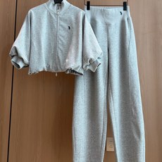 🛒𝐍𝐄𝐖 · 𝟐𝟎𝟐6/爆款现货 【秋冬上新】设计师|26新品灯笼中袖休闲套装! 高端定制双拉链上衣 搭配松紧长裤 极 🛒𝐍𝐄𝐖 · 𝟐𝟎𝟐6/爆款现货 【秋冬上新】设计师|26新品灯笼中袖休闲套装! 高端定制双拉链上衣 搭配松紧长裤 极