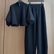 🛒𝐍𝐄𝐖 · 𝟐𝟎𝟐6/爆款现货 【秋冬上新】设计师|26新品灯笼中袖休闲套装! 高端定制双拉链上衣 搭配松紧长裤 极 🛒𝐍𝐄𝐖 · 𝟐𝟎𝟐6/爆款现货 【秋冬上新】设计师|26新品灯笼中袖休闲套装! 高端定制双拉链上衣 搭配松紧长裤 极