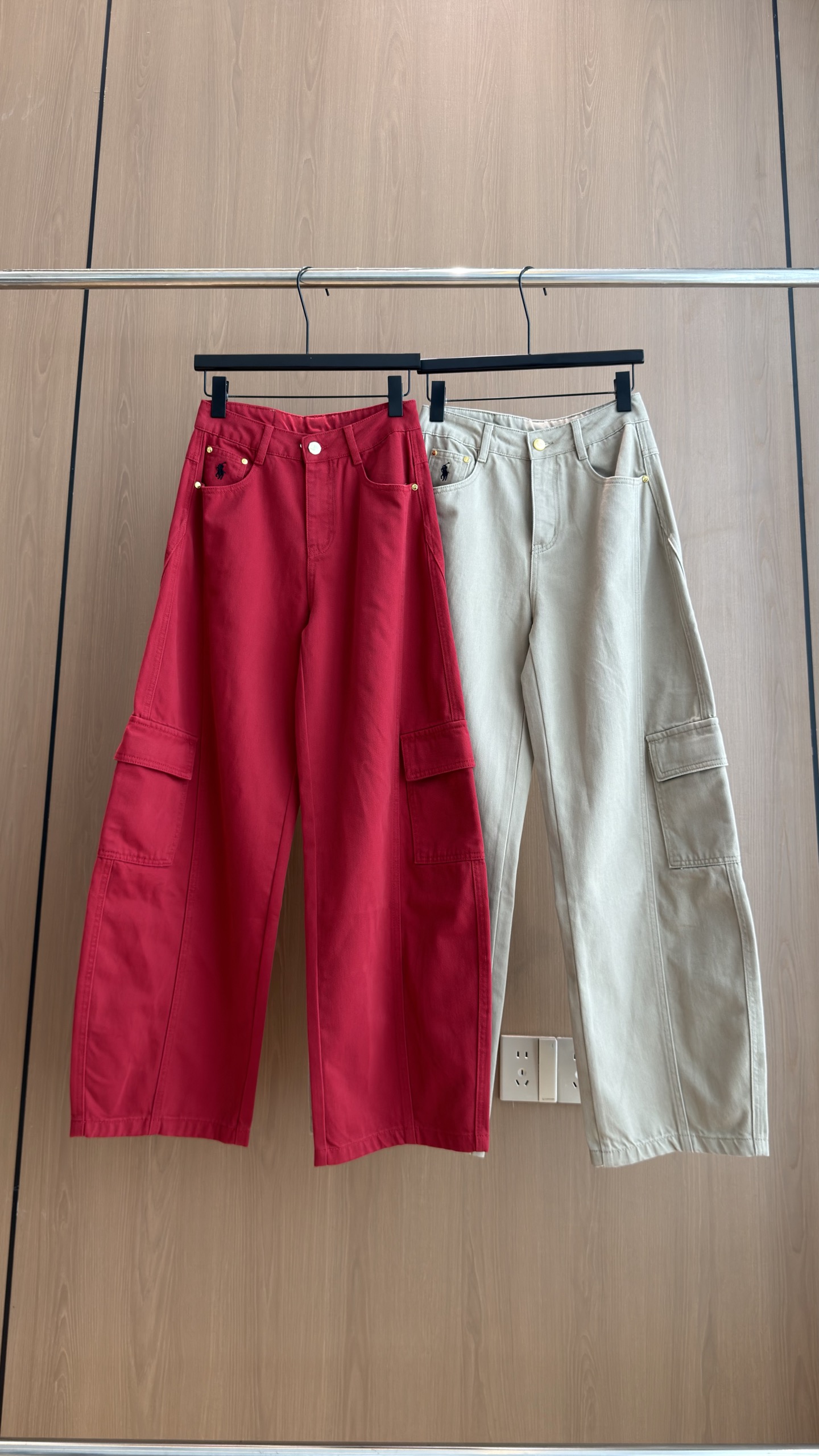🛒𝐍𝐄𝐖 · 𝟐𝟎𝟐6/爆款现货 【秋冬上新】设计师｜26新款撞色刺绣镰刀式工装牛仔裤 爆单系列款  气质女神必入  定