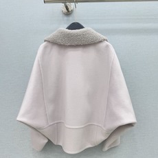 🛒𝐍𝐄𝐖 · 𝟐𝟎𝟐6/爆款现货 【原单品质】B*|26秋冬 毛领蝙蝠袖双面呢外套 ▫面料核心:高支羊毛羊绒 🛒𝐍𝐄𝐖 · 𝟐𝟎𝟐6/爆款现货 【原单品质】B*|26秋冬 毛领蝙蝠袖双面呢外套 ▫面料核心:高支羊毛羊绒