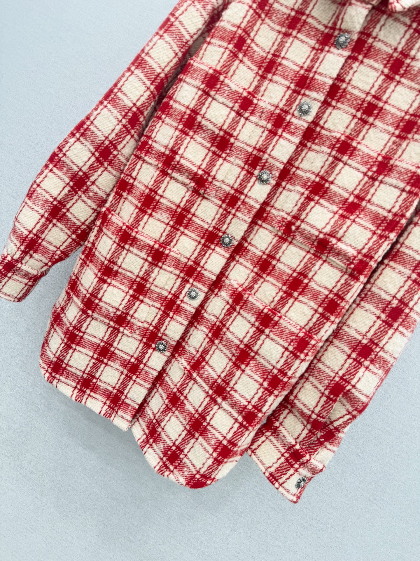 🛒𝐍𝐄𝐖 · 𝟐𝟎𝟐6/爆款现货 复古红格纹衬衫外套｜早秋氛围感天花板 谁懂这件红白格纹！温柔又显白，粗花呢面料厚实软糯