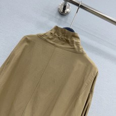 🛒𝐍𝐄𝐖 · 𝟐𝟎𝟐6/爆款现货 早秋卡其短款冲锋外套|慵懒松弛感封神 今年刚需的短款抽绳夹克!卡其色温柔又百搭,不挑黄 🛒𝐍𝐄𝐖 · 𝟐𝟎𝟐6/爆款现货 早秋卡其短款冲锋外套|慵懒松弛感封神 今年刚需的短款抽绳夹克!卡其色温柔又百搭,不挑黄