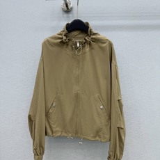 🛒𝐍𝐄𝐖 · 𝟐𝟎𝟐6/爆款现货 早秋卡其短款冲锋外套|慵懒松弛感封神 今年刚需的短款抽绳夹克!卡其色温柔又百搭,不挑黄 🛒𝐍𝐄𝐖 · 𝟐𝟎𝟐6/爆款现货 早秋卡其短款冲锋外套|慵懒松弛感封神 今年刚需的短款抽绳夹克!卡其色温柔又百搭,不挑黄