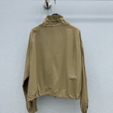 🛒𝐍𝐄𝐖 · 𝟐𝟎𝟐6/爆款现货 早秋卡其短款冲锋外套|慵懒松弛感封神 今年刚需的短款抽绳夹克!卡其色温柔又百搭,不挑黄 🛒𝐍𝐄𝐖 · 𝟐𝟎𝟐6/爆款现货 早秋卡其短款冲锋外套|慵懒松弛感封神 今年刚需的短款抽绳夹克!卡其色温柔又百搭,不挑黄