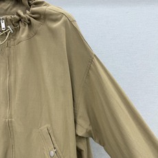 🛒𝐍𝐄𝐖 · 𝟐𝟎𝟐6/爆款现货 早秋卡其短款冲锋外套|慵懒松弛感封神 今年刚需的短款抽绳夹克!卡其色温柔又百搭,不挑黄 🛒𝐍𝐄𝐖 · 𝟐𝟎𝟐6/爆款现货 早秋卡其短款冲锋外套|慵懒松弛感封神 今年刚需的短款抽绳夹克!卡其色温柔又百搭,不挑黄
