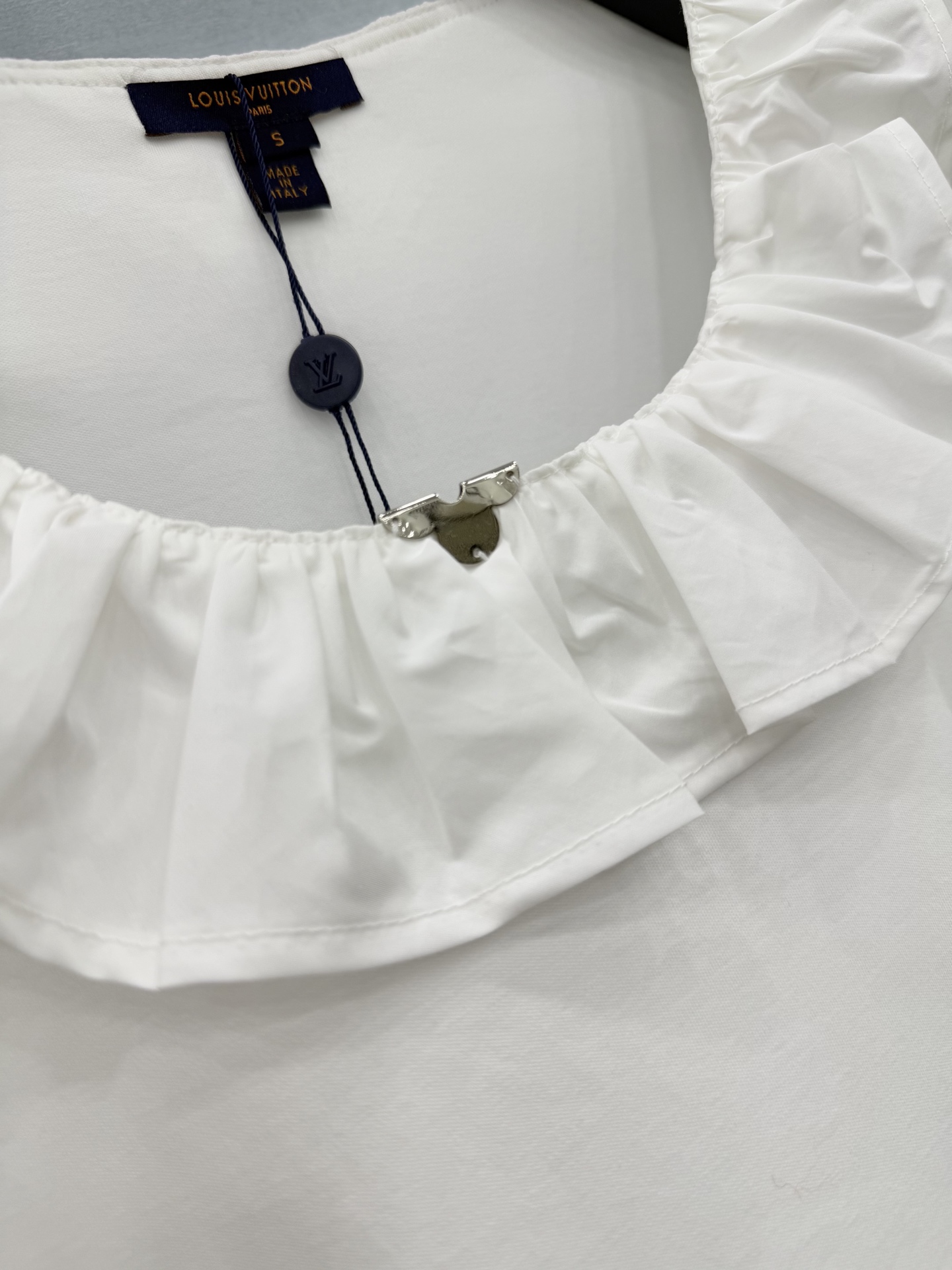 🛒𝐍𝐄𝐖 · 𝟐𝟎𝟐6/爆款现货 【原单品质】L*｜2026新款荷叶边长袖T恤 高订面料，百搭版型  ，上身的触感谁穿谁