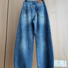 🛒𝐍𝐄𝐖 · 𝟐𝟎𝟐6/爆款现货 【秋冬上新】设计师|26新款撞色烫钻镰刀式牛仔裤 爆单款 气质女神必入 定制专属图 🛒𝐍𝐄𝐖 · 𝟐𝟎𝟐6/爆款现货 【秋冬上新】设计师|26新款撞色烫钻镰刀式牛仔裤 爆单款 气质女神必入 定制专属图