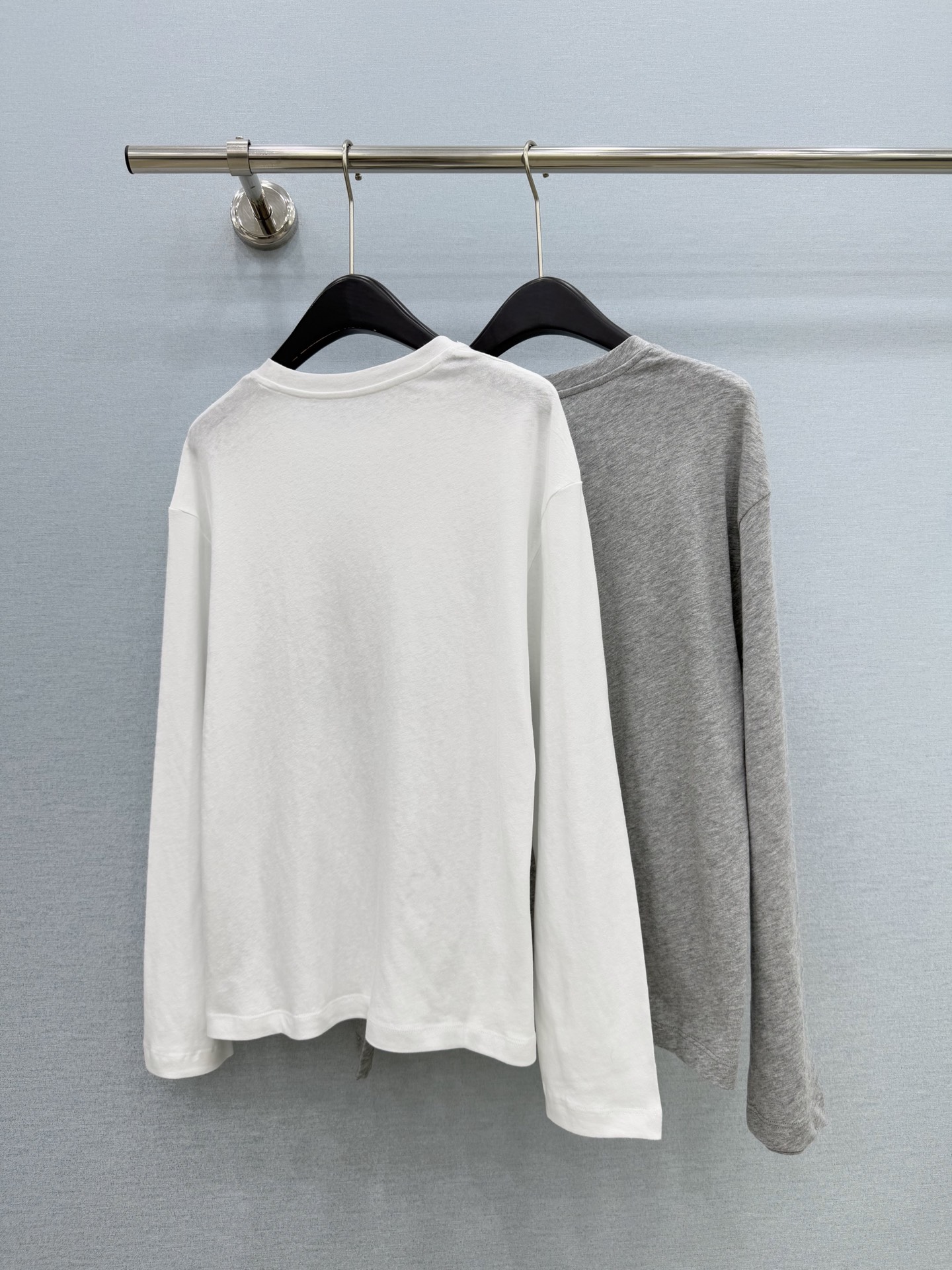 🛒𝐍𝐄𝐖 · 𝟐𝟎𝟐6/爆款现货 【原单品质】 小众｜2026新款撞色图文印花长袖T恤 高订面料，减龄百搭版型  ，上身