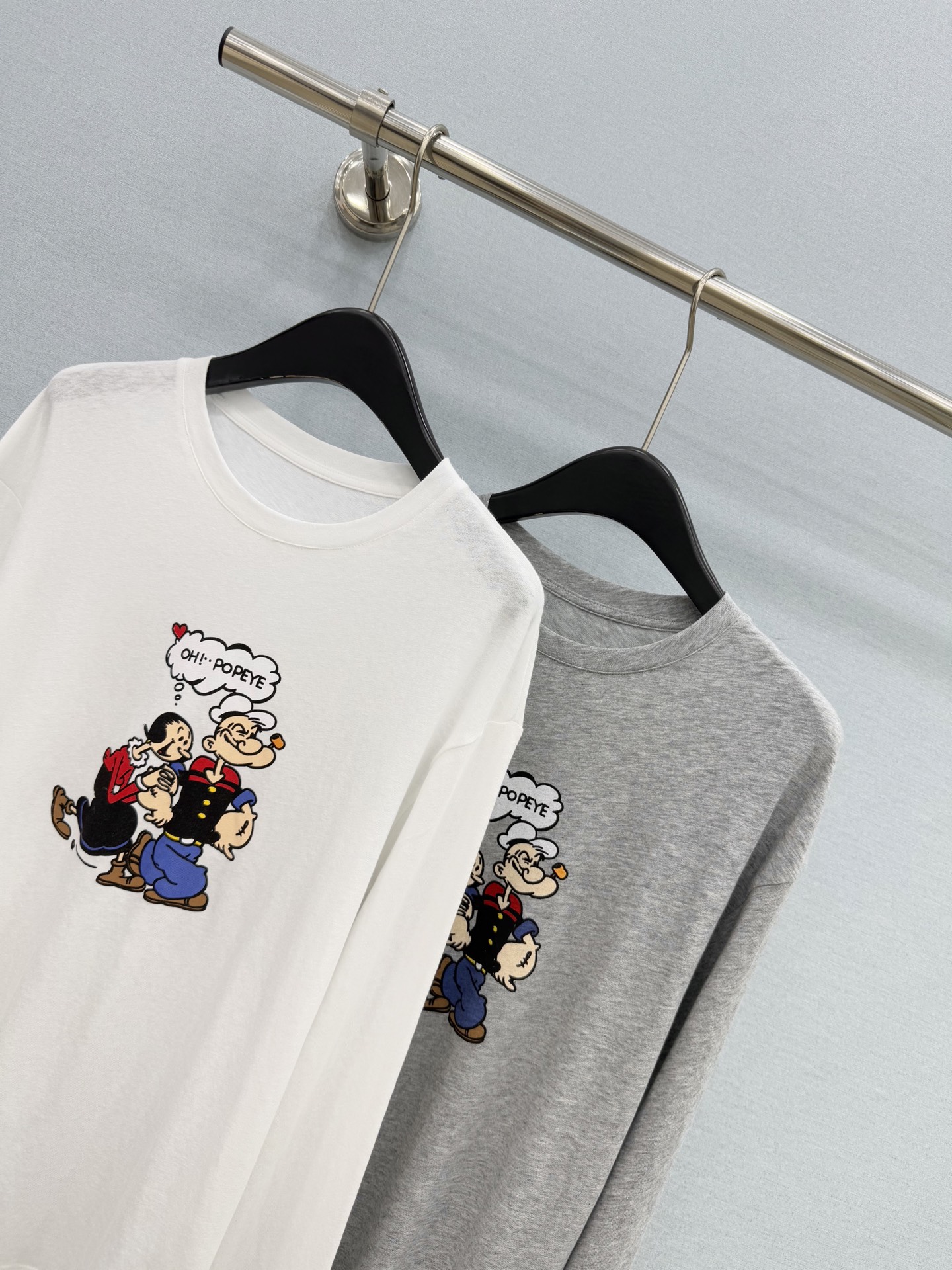 🛒𝐍𝐄𝐖 · 𝟐𝟎𝟐6/爆款现货 【原单品质】 小众｜2026新款撞色图文印花长袖T恤 高订面料，减龄百搭版型  ，上身
